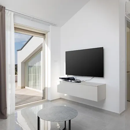 Damjan * Pjescana Uvala