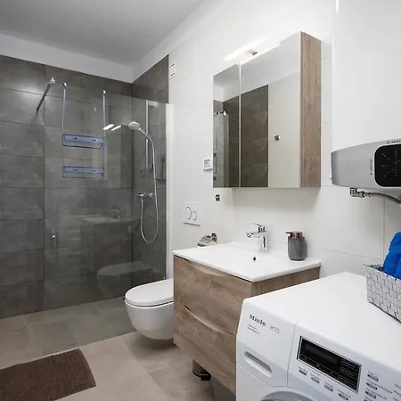 Damjan * Pjescana Uvala