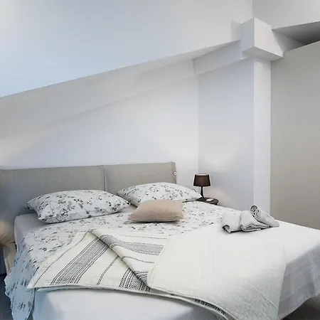 Damjan * Pjescana Uvala