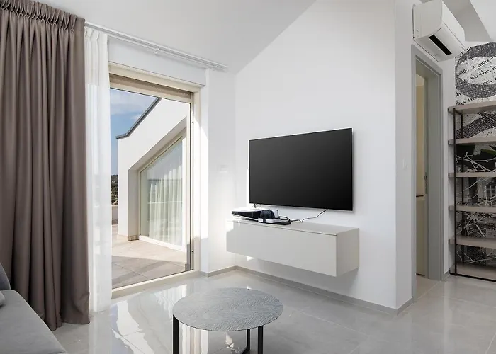 Damjan * Pjescana Uvala