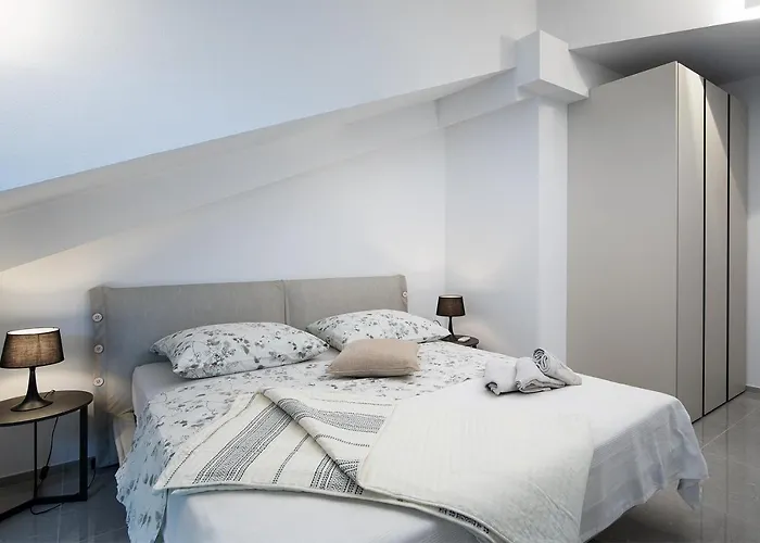 Damjan * Pjescana Uvala